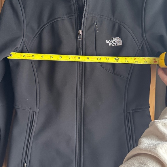 The North Face Women's windwall jacket - Picture 10 of 11